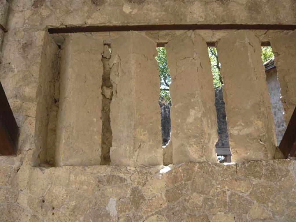 V.4 Herculaneum. August 2013. Detail. Photo courtesy of Buzz Ferebee.